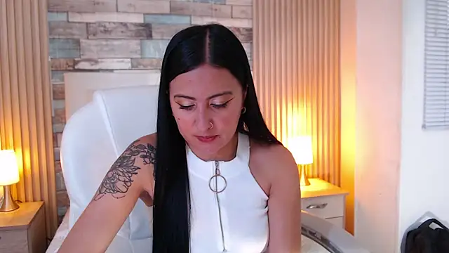 isabella smith  online show from 11/10/25, 08:08