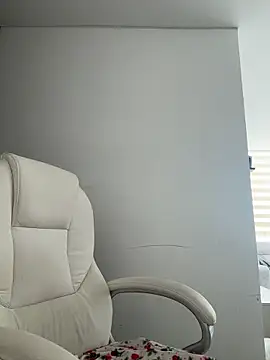 Snapshot of pamell_col chatting on 11/07/25, 12:05 pamell col online show from 11/07/25, 12:05