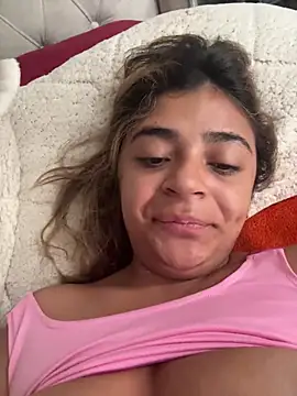 Snapshot of pamell_col chatting on 11/11/25, 01:55 pamell col online show from 11/11/25, 01:55