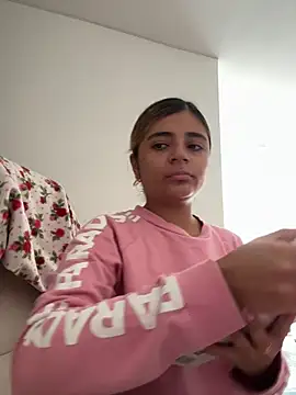 Snapshot of pamell_col chatting on 11/19/25, 02:06 pamell col online show from 11/19/25, 02:06