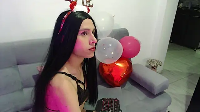 Snapshot of Ari-Hall chatting on 12/15/24, 12:18 Ari-Hall online show from 12/15/24, 12:18