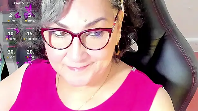 Snapshot of cataleya_mom chatting on 10/10/25, 02:32 cataleya mom online show from 10/10/25, 02:32