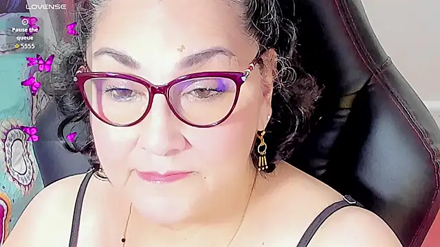 Snapshot of cataleya_mom chatting on 10/12/25, 03:27 cataleya mom online show from 10/12/25, 03:27