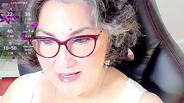 Snapshot of cataleya_mom chatting on 10/14/25, 04:02 cataleya mom online show from 10/14/25, 04:02