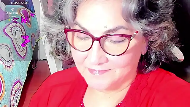 Snapshot of cataleya_mom chatting on 10/17/25, 08:44 cataleya mom online show from 10/17/25, 08:44