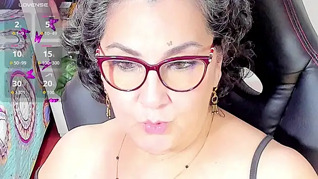 Snapshot of cataleya_mom chatting on 10/21/25, 03:02 cataleya mom online show from 10/21/25, 03:02