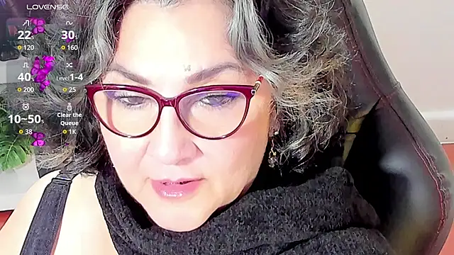 Snapshot of cataleya_mom chatting on 10/23/25, 10:25 cataleya mom online show from 10/23/25, 10:25