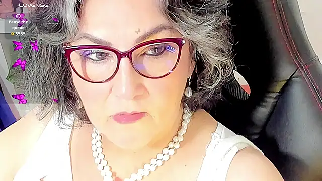 Snapshot of cataleya_mom chatting on 10/24/25, 11:56 cataleya mom online show from 10/24/25, 11:56