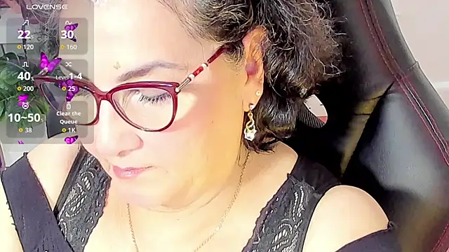 Snapshot of cataleya_mom chatting on 10/26/25, 01:33 cataleya mom online show from 10/26/25, 01:33