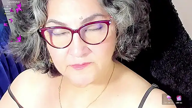 Snapshot of cataleya_mom chatting on 11/11/25, 10:26 cataleya mom online show from 11/11/25, 10:26