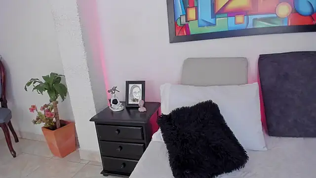 Snapshot of Jessica_Herrera_ chatting on 11/18/25, 10:47 Jessica Herrera online show from 11/18/25, 10:47