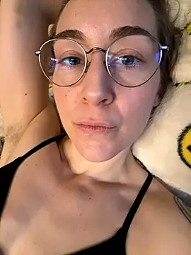 Snapshot of ketarisenup chatting on 09/11/25, 12:00 ketarisenup online show from 09/11/25, 12:00