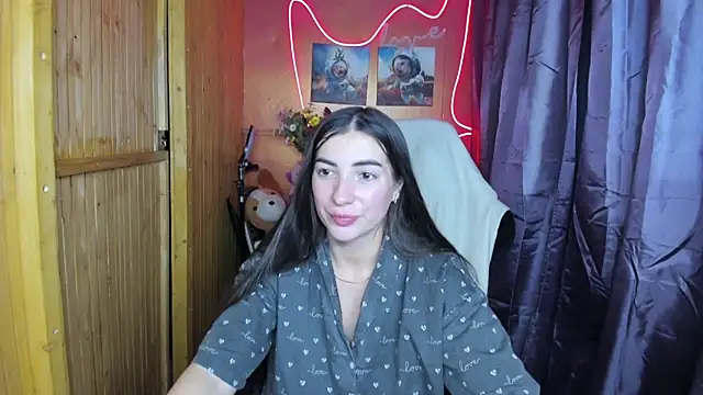 Fiery Brunette  online show from 12/24/24, 09:00