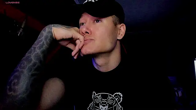 Snapshot of RODARRI chatting on 10/15/25, 01:28 RODARRI online show from 10/15/25, 01:28