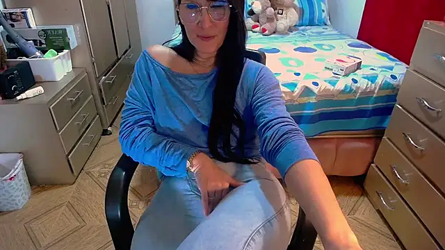 Snapshot of BitterMomXxx chatting on 02/26/25, 02:59 BitterMomXxx online show from 02/26/25, 02:59