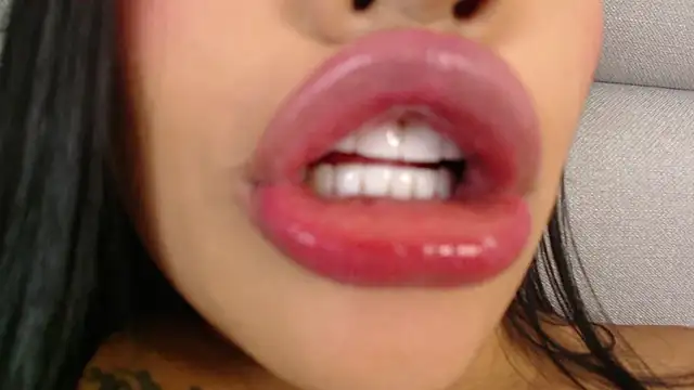 Snapshot of emily_brontee_ chatting on 03/20/25, 03:58 emily brontee online show from 03/20/25, 03:58
