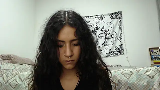Snapshot of AlinaWoolf_ chatting on 12/25/24, 04:33 AlinaWoolf online show from 12/25/24, 04:33