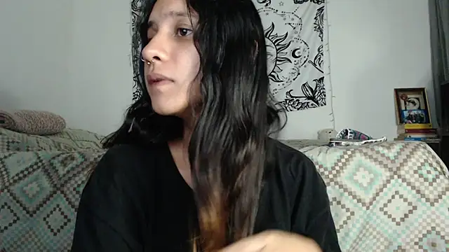Snapshot of AlinaWoolf_ chatting on 12/28/24, 02:33 AlinaWoolf online show from 12/28/24, 02:33