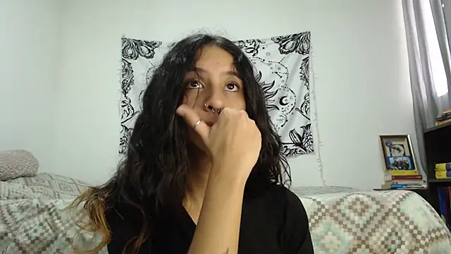 Snapshot of AlinaWoolf_ chatting on 12/30/24, 06:05 AlinaWoolf online show from 12/30/24, 06:05