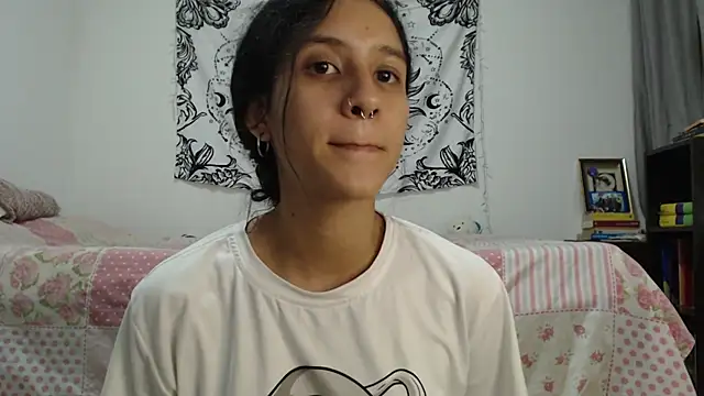 Snapshot of AlinaWoolf_ chatting on 01/03/25, 11:44 AlinaWoolf online show from 01/03/25, 11:44