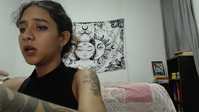 Snapshot of AlinaWoolf_ chatting on 01/13/25, 02:39 AlinaWoolf online show from 01/13/25, 02:39