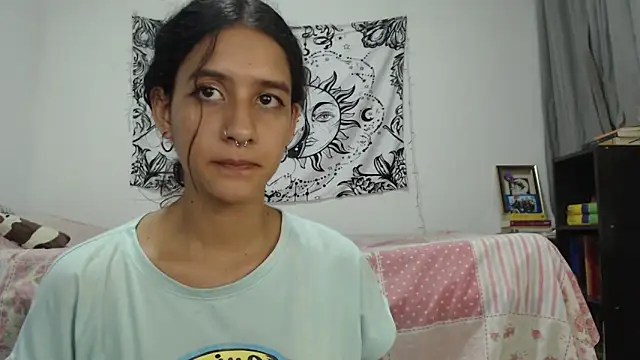 Snapshot of AlinaWoolf_ chatting on 01/14/25, 02:29 AlinaWoolf online show from 01/14/25, 02:29