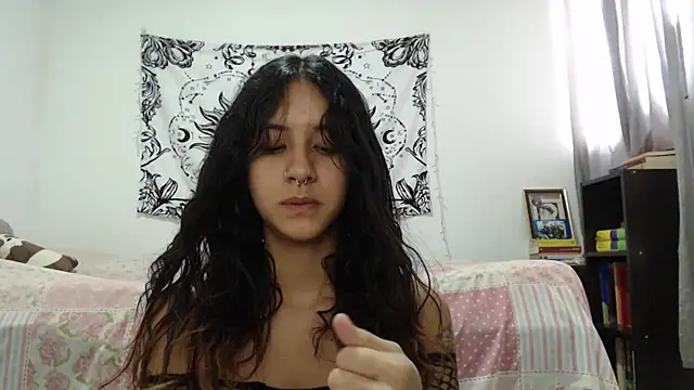 Snapshot of AlinaWoolf_ chatting on 01/17/25, 08:33 AlinaWoolf online show from 01/17/25, 08:33
