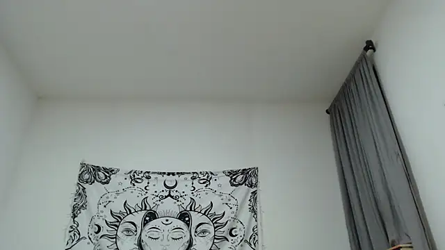 Snapshot of AlinaWoolf_ chatting on 02/04/25, 05:42 AlinaWoolf online show from 02/04/25, 05:42