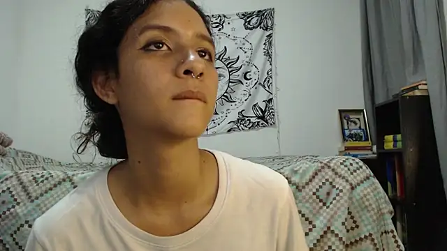 Snapshot of AlinaWoolf_ chatting on 02/07/25, 01:58 AlinaWoolf online show from 02/07/25, 01:58