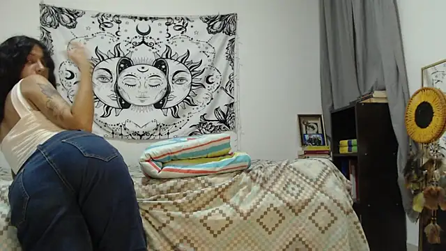 Snapshot of AlinaWoolf_ chatting on 03/11/25, 05:05 AlinaWoolf online show from 03/11/25, 05:05