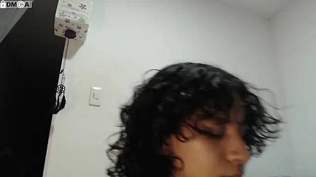 Snapshot of AlinaWoolf_ chatting on 09/16/25, 04:35 AlinaWoolf online show from 09/16/25, 04:35