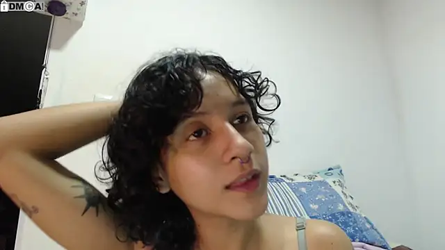 Snapshot of AlinaWoolf_ chatting on 09/19/25, 03:19 AlinaWoolf online show from 09/19/25, 03:19