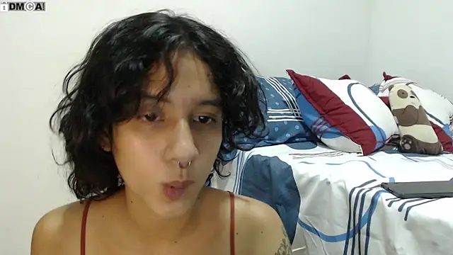Snapshot of AlinaWoolf_ chatting on 10/03/25, 02:52 AlinaWoolf online show from 10/03/25, 02:52
