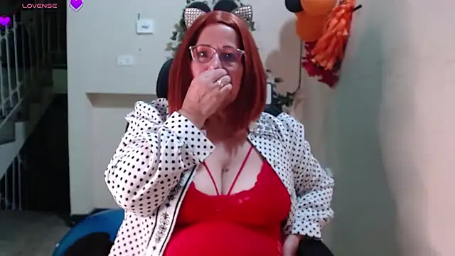 Snapshot of _samara chatting on 10/15/25, 11:49 samara online show from 10/15/25, 11:49