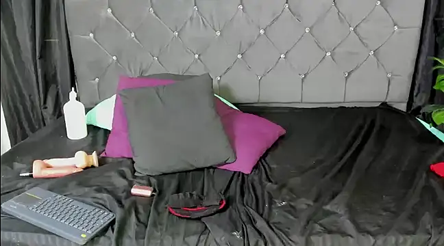 Snapshot of Cataleya_divine chatting on 03/01/25, 02:13 Cataleya divine online show from 03/01/25, 02:13