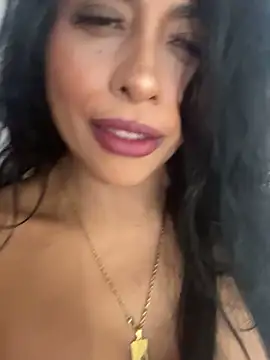 Snapshot of canela_10 chatting on 09/25/25, 03:32 canela 10 online show from 09/25/25, 03:32