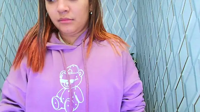 NicolleTaylor online show from 10/23/25, 04:01