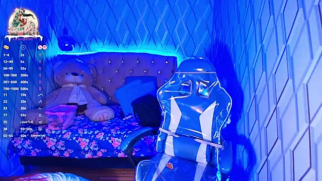 NicolleTaylor online show from 11/18/25, 04:50