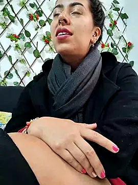 Snapshot of Emily_Wane chatting on 10/17/25, 05:37 Emily Wane online show from 10/17/25, 05:37