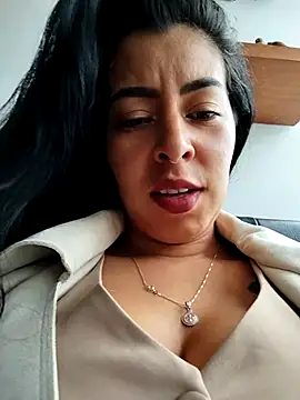 Snapshot of Emily_Wane chatting on 10/18/25, 04:41 Emily Wane online show from 10/18/25, 04:41