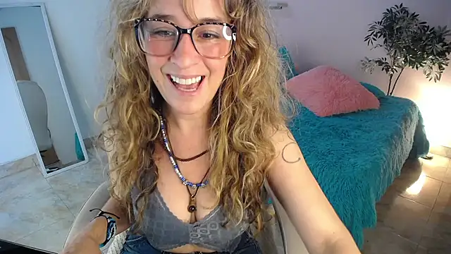 Paula Paz online show from 10/15/25, 03:12