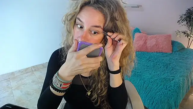 Paula Paz online show from 11/05/25, 02:28