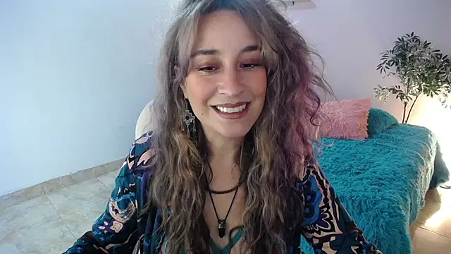 Paula Paz online show from 11/11/25, 02:17