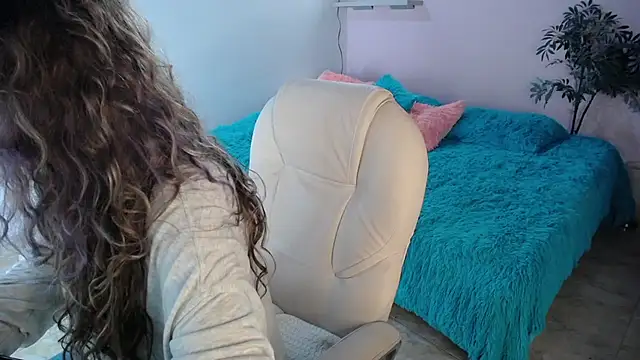 Paula Paz online show from 11/19/25, 02:50