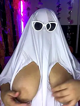 CharlotteMillers online show from 10/30/25, 09:44