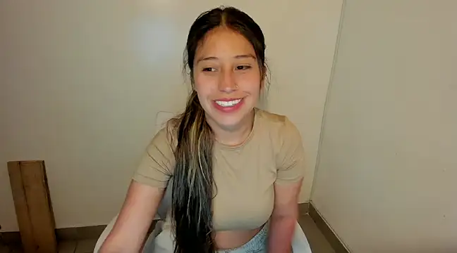 Snapshot of kiaraowen chatting on 03/22/25, 10:26 kiaraowen online show from 03/22/25, 10:26