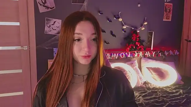 Snapshot of YasmineWest chatting on 10/19/25, 08:15 YasmineWest online show from 10/19/25, 08:15