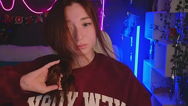 Snapshot of YasmineWest chatting on 10/28/25, 01:53 YasmineWest online show from 10/28/25, 01:53