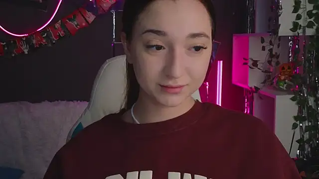 Snapshot of YasmineWest chatting on 10/30/25, 01:51 YasmineWest online show from 10/30/25, 01:51