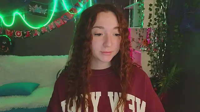 Snapshot of YasmineWest chatting on 10/31/25, 01:50 YasmineWest online show from 10/31/25, 01:50